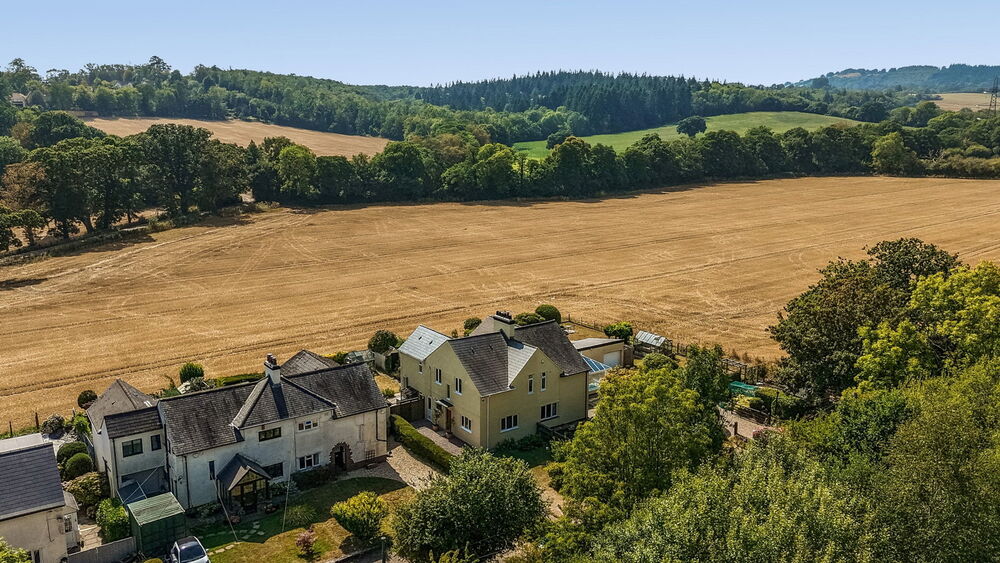 Tai Derwen, Cefn Mably
